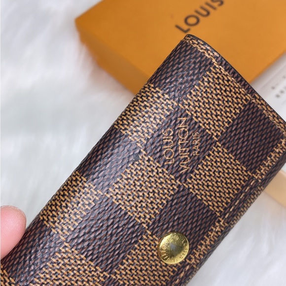 LOUIS VUITTON KEY HOLDER - Picture 7 of 11
